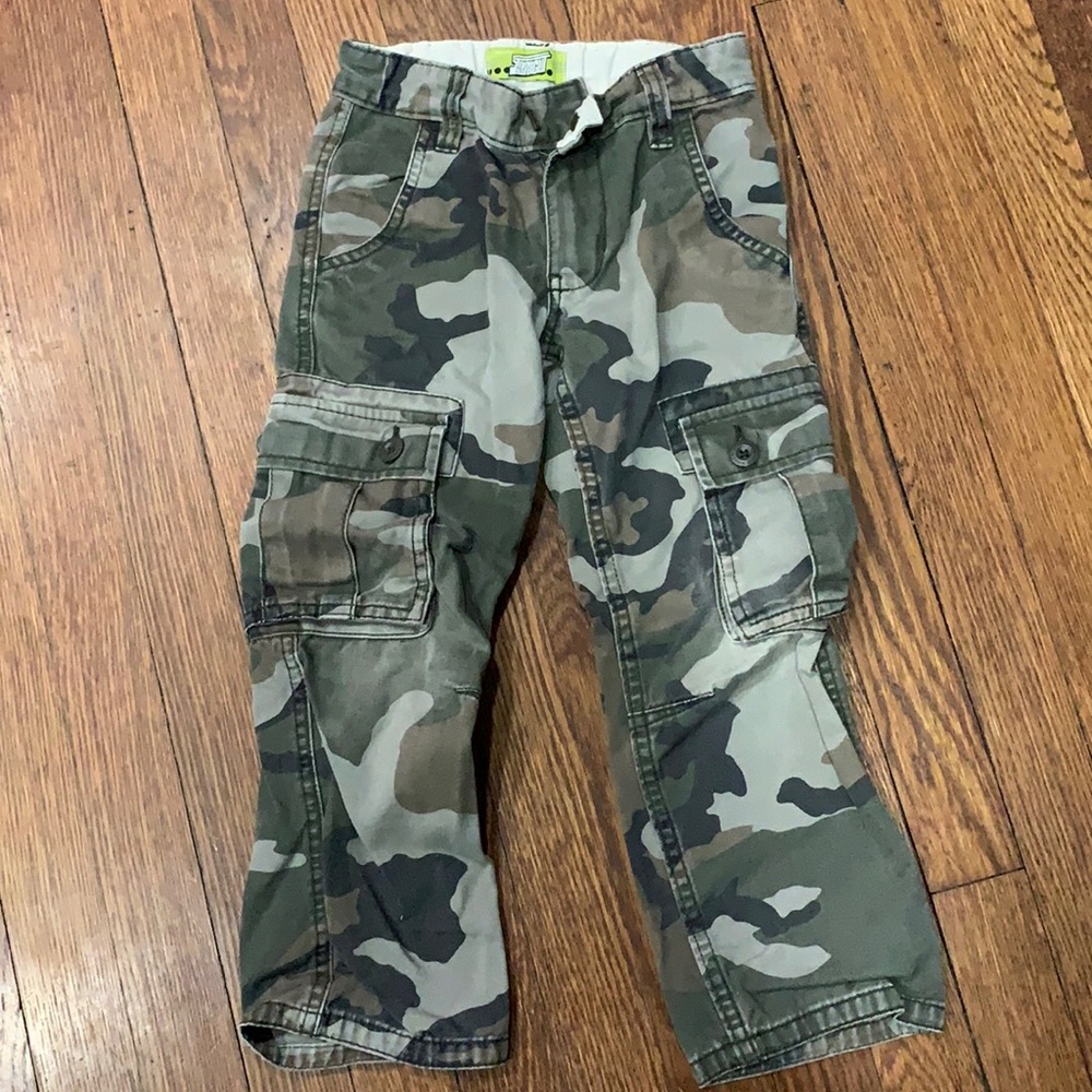 Old Navy Camo Cargo Pants- Size 5